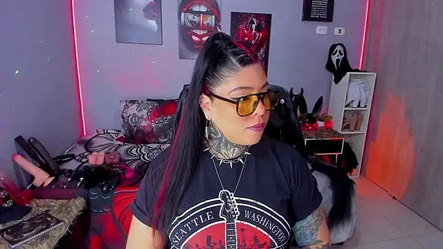 Veronika metal online show from December 2025 04:13:01 PM