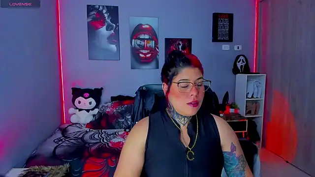 Veronika metal online show from November 2025 08:18:02 AM