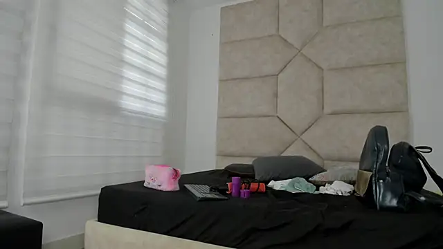 Vaiolett Smith online show from November 2025 12:10:02 PM