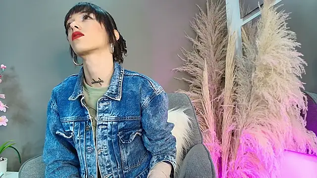 Snapshot of Vaiolett_Smith chatting on February 2026 03:40:02 PM Vaiolett Smith online show from February 2026 03:40:02 PM