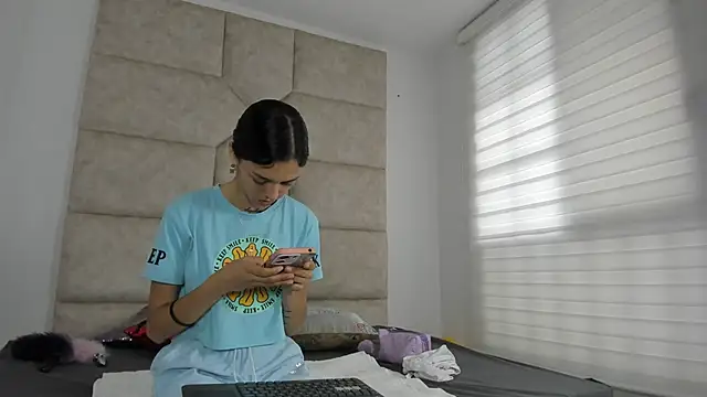 Snapshot of Vaiolett_Smith chatting on September 2025 12:55:01 PM Vaiolett Smith online show from September 2025 12:55:01 PM