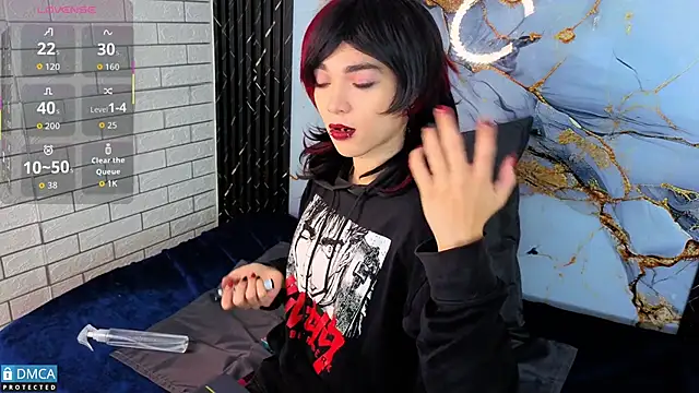 Snapshot of MaeveKuro chatting on November 2025 03:07:01 AM MaeveKuro online show from November 2025 03:07:01 AM