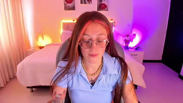 Emily Warren  online show from December 2025 07:46:02 PM