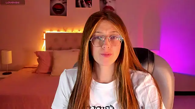 Emily Warren  online show from March 2026 07:41:02 PM