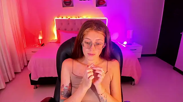 Emily Warren  online show from January 2026 08:24:02 PM