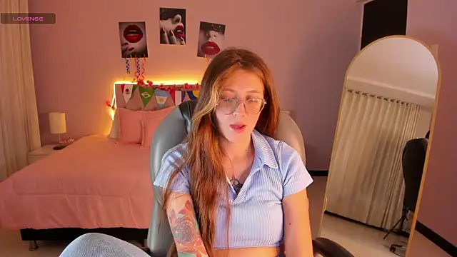 Emily Warren  online show from June 2026 08:17:02 PM
