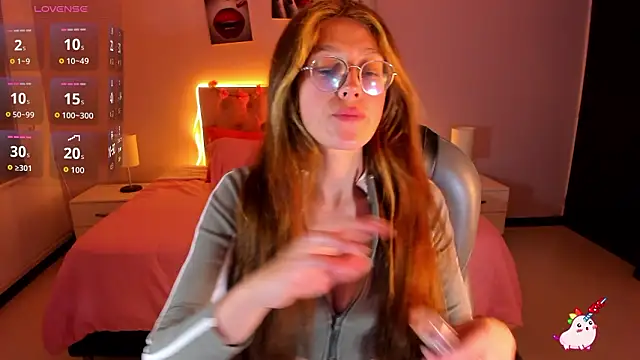 Emily Warren  online show from February 2026 07:46:01 PM