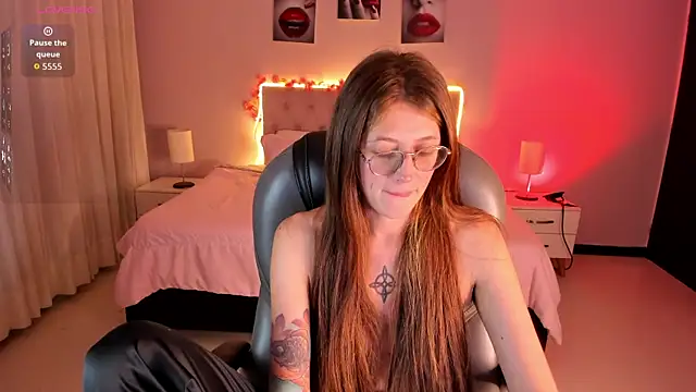 Emily Warren  online show from April 2026 09:27:02 PM