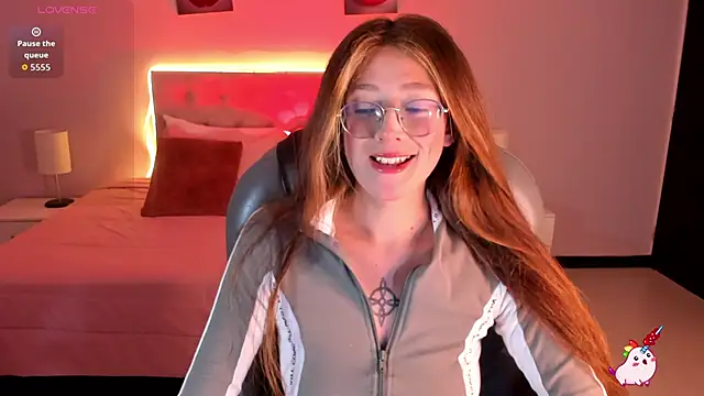 Emily Warren  online show from February 2026 08:22:02 PM