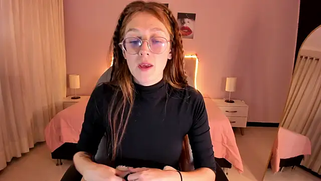 Snapshot of Emily_Warren_ chatting on May 2026 07:43:02 PM Emily Warren online show from May 2026 07:43:02 PM