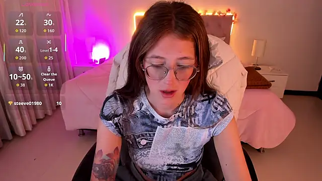 Emily Warren  online show from November 2025 07:30:01 PM