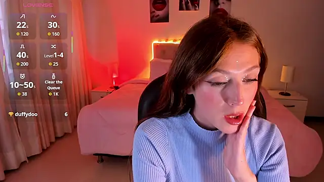 Emily Warren  online show from October 2025 07:24:01 PM