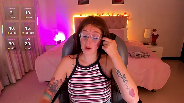 Emily Warren  online show from November 2025 07:03:03 PM