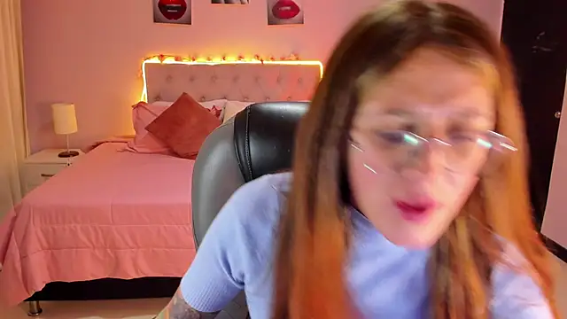 Emily Warren  online show from March 2026 08:32:02 PM