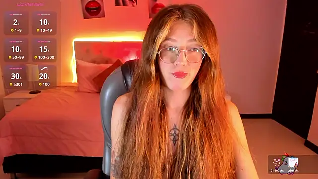 Emily Warren  online show from February 2026 08:44:01 PM