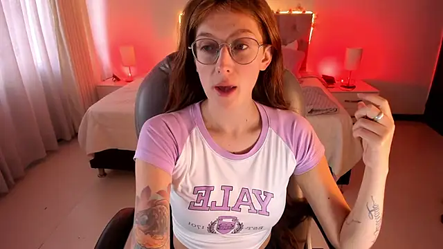 Emily Warren  online show from October 2025 08:24:01 PM