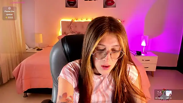 Emily Warren  online show from March 2026 08:11:01 PM