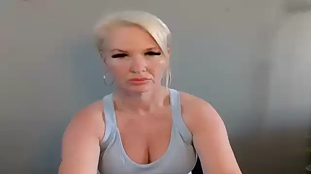 Snapshot of Blonde-Grace chatting on July 2026 02:05:01 PM Blonde-Grace online show from July 2026 02:05:01 PM