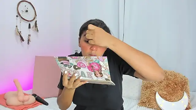 Melodymoore  online show from April 2026 07:30:01 PM