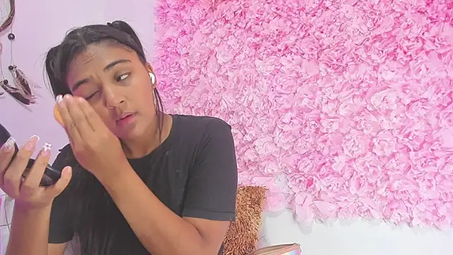 Melodymoore  online show from February 2026 10:53:01 PM