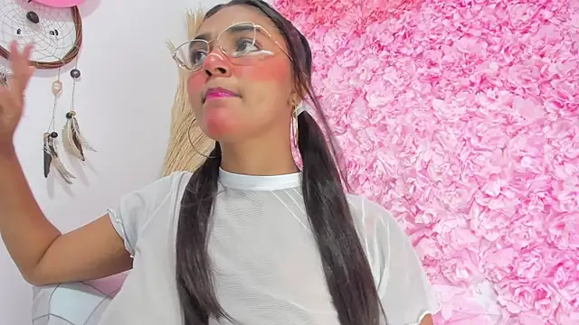 Melodymoore  online show from February 2026 09:28:02 PM