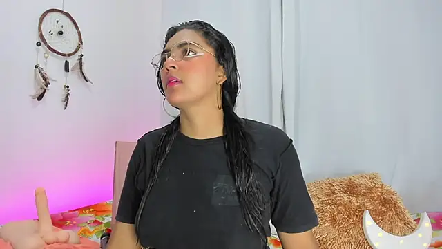 Snapshot of Melodymoore_ chatting on April 2026 08:26:01 PM Melodymoore online show from April 2026 08:26:01 PM