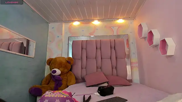 Snapshot of zephyra-angels chatting on March 2025 04:21:02 AM zephyra-angels online show from March 2025 04:21:02 AM