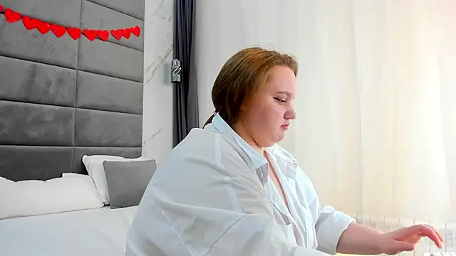 Amy Hall online show from March 2025 06:32:02 AM