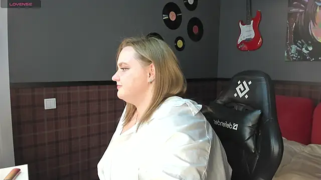 Amy Hall online show from March 2025 12:39:02 PM