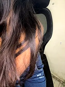 Snapshot of Mahi_DarlingS chatting on December 2025 04:14:01 AM Mahi DarlingS online show from December 2025 04:14:01 AM