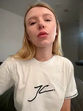 EvaBrooklyn online show from March 2025 03:33:02 AM