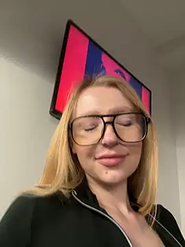 EvaBrooklyn online show from February 2025 07:25:01 PM