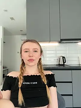EvaBrooklyn online show from March 2025 09:40:02 AM