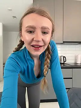 EvaBrooklyn online show from February 2025 05:51:01 AM