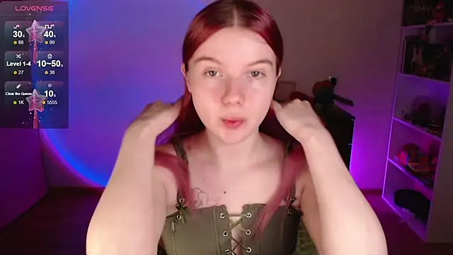 Strawberry juli online show from November 2025 01:26:02 PM