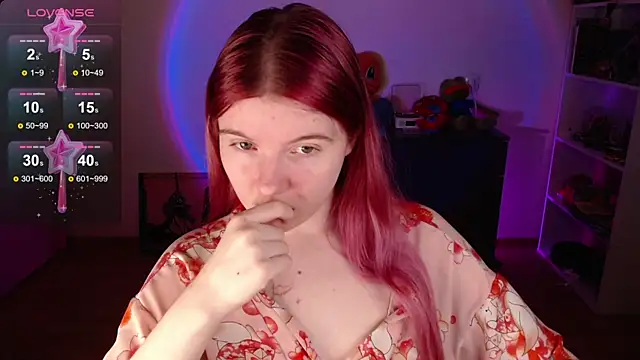 Strawberry juli online show from November 2025 10:53:01 AM