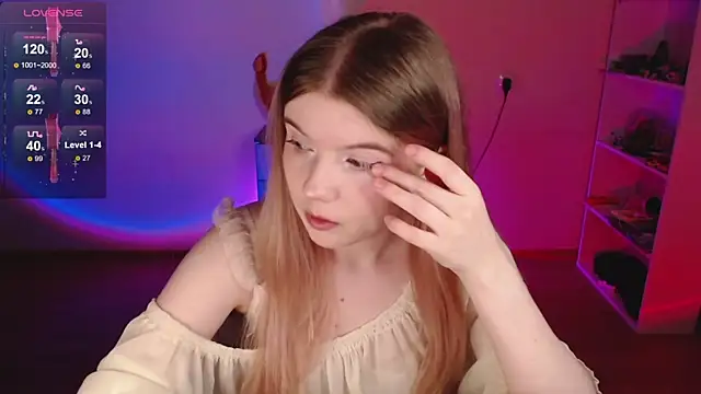 Strawberry juli online show from April 2026 04:09:02 PM