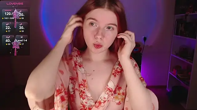 Strawberry juli online show from December 2025 03:45:01 PM