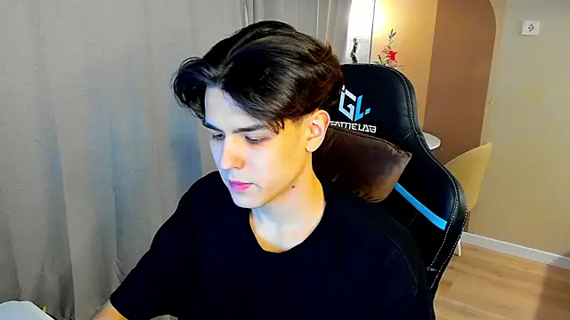 TravisRevas online show from December 2025 05:15:02 PM