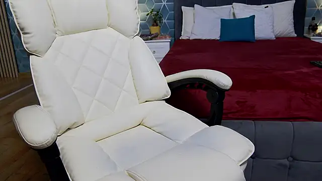 zoeylarkens online show from September 2025 05:45:02 PM
