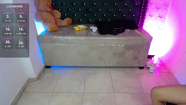 Sarah evansm online show from September 2025 02:39:02 PM
