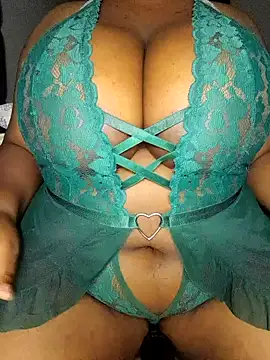 wamie12 online show from September 2025 10:37:02 PM