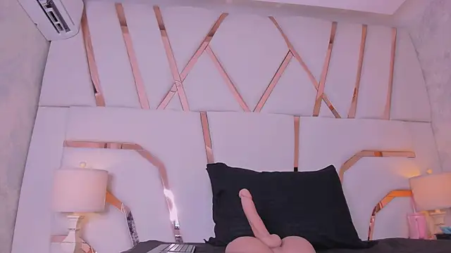 Madisson-Rivas online show from December 2025 09:17:01 PM