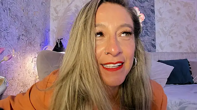 Liannaa  online show from April 2026 08:25:02 PM