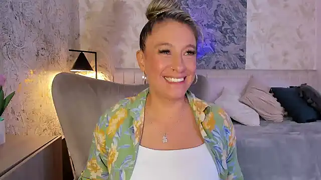 Liannaa  online show from March 2026 07:38:01 PM