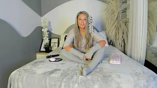 Liannaa  online show from April 2026 09:11:02 AM