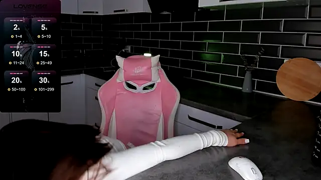 ShaiyaMinn3 online show from December 2025 05:37:02 PM