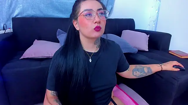 Curvybaddie99 online show from November 2025 02:37:02 AM