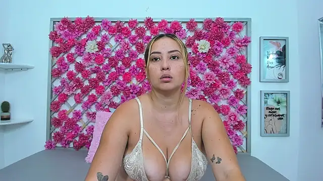 emmyrouse  online show from June 2026 07:25:01 PM