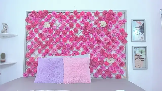 emmyrouse  online show from July 2026 07:36:02 PM
